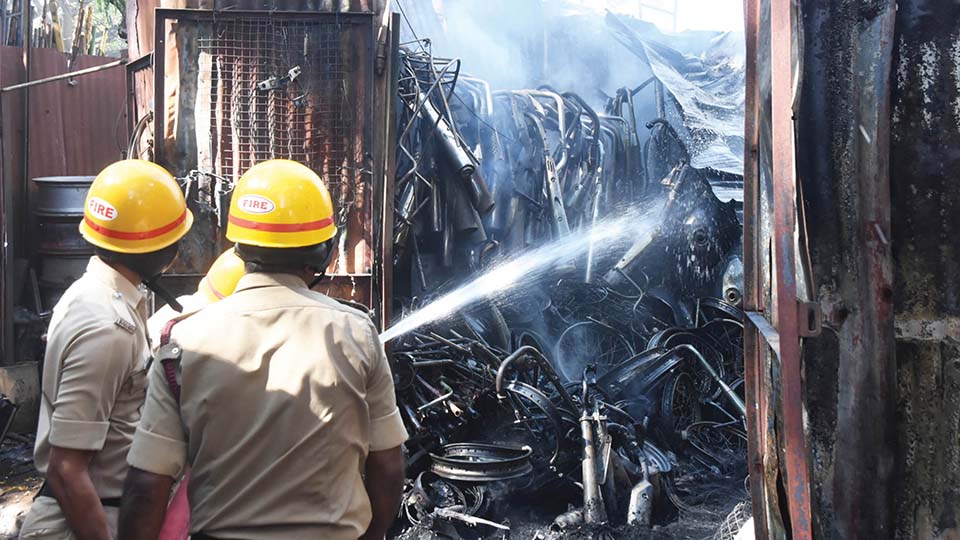2 shops fully gutted in fire at old gujari