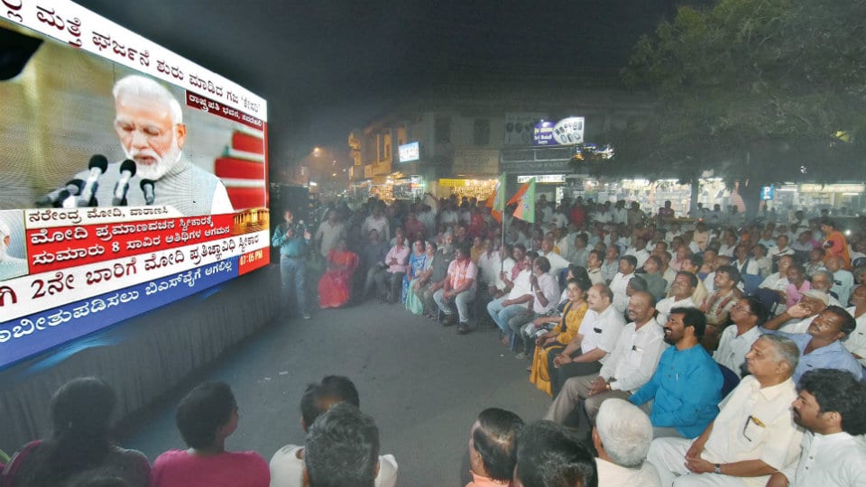Mysureans witness Modi swearing-in on giant screen at Gandhi Square