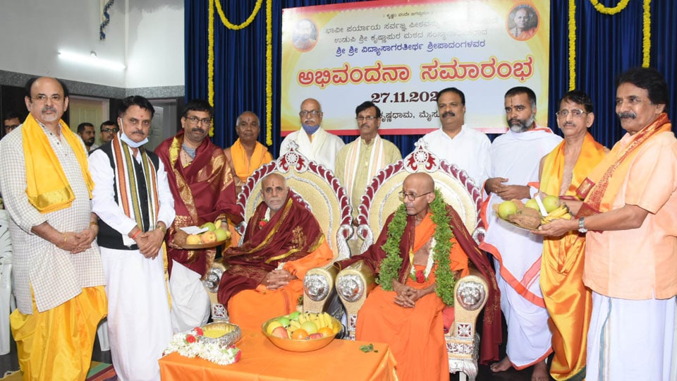 Udupi Mutt Seer accorded warm welcome in city