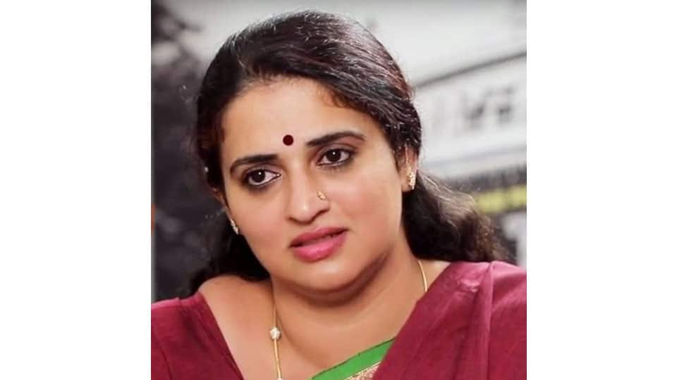 Creating fake Facebook account, posting obscene messages: Actress Pavithra Lokesh files plaint at CEN Police Station