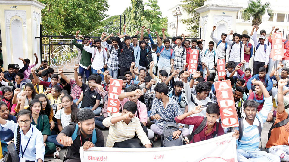 As students protest, UoM VC assures to postpone exams