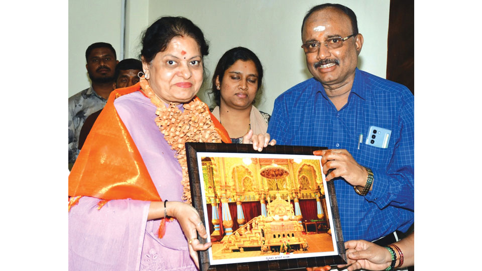 Sonal Shah visits Palace, Shuka Vana